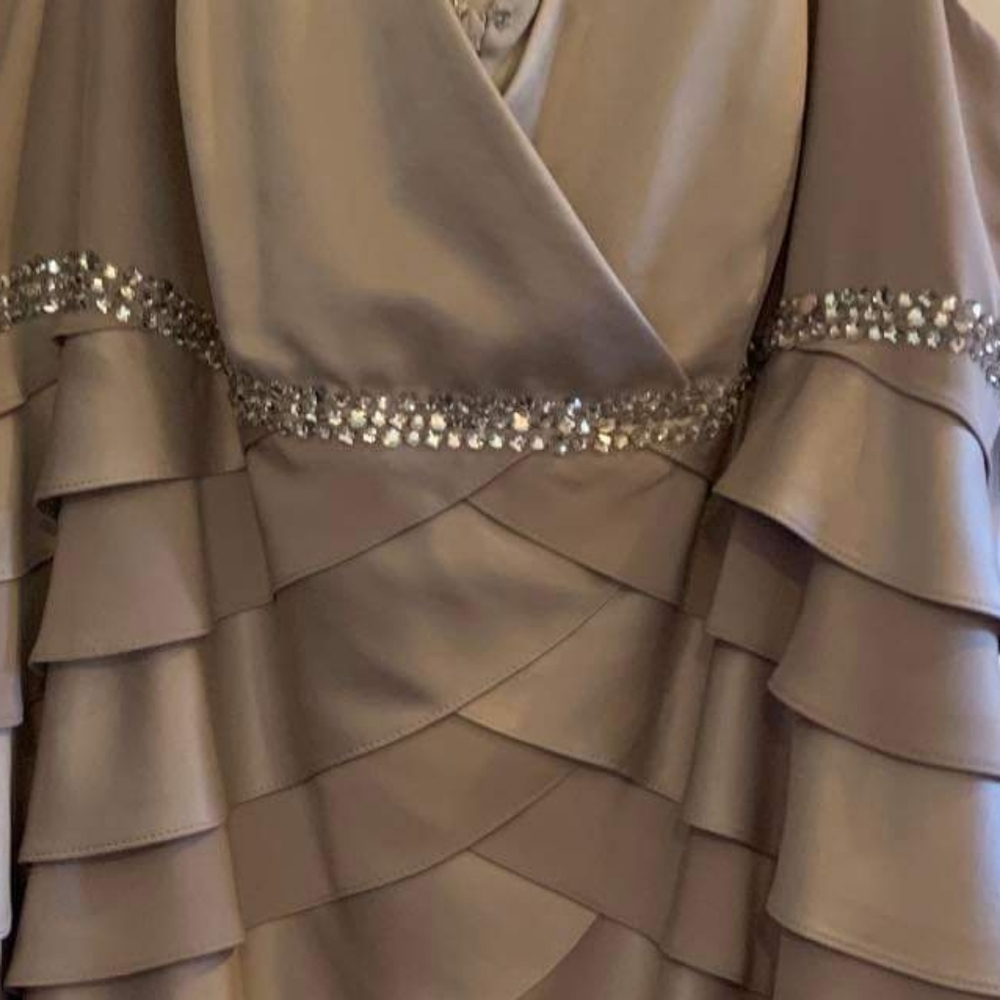 NWT Cream Formal Gown with Rhinestone Detail 22W - Picture 3 of 4